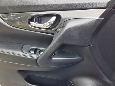 Used 2017 Nissan Rogue SV FWD image 14