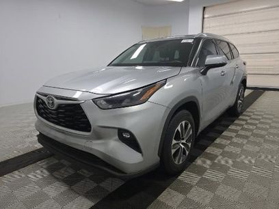 Used 2022 Toyota Highlander XLE