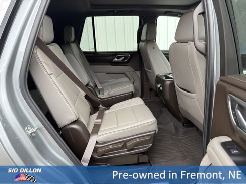 Used 2024 GMC Yukon SLT w/ SLT Premium Package image 14