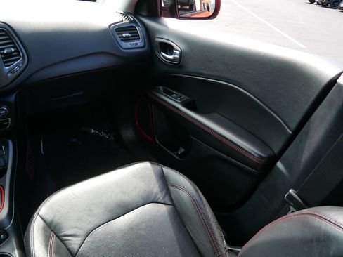 Used 2018 Jeep Compass Trailhawk w/ Leather Interior Group AWD/4WD image 11