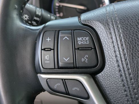 Used 2017 Toyota Highlander Limited Platinum image 25