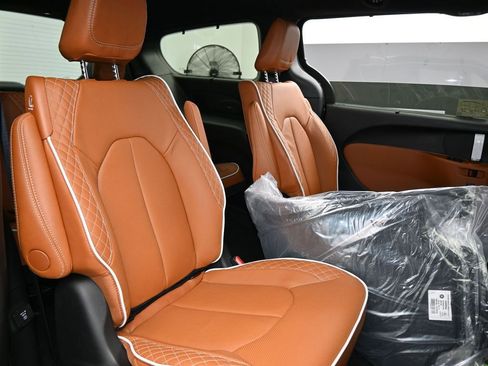 New 2026 Chrysler Pacifica Pinnacle image 42