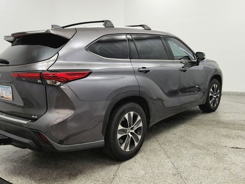 Used 2021 Toyota Highlander XLE FWD image 5