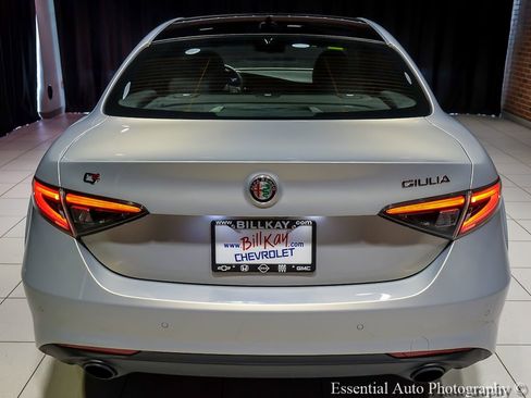 Used 2024 Alfa Romeo Giulia Ti AWD/4WD image 7