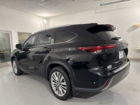 Used 2025 Toyota Highlander Platinum AWD/4WD image 6