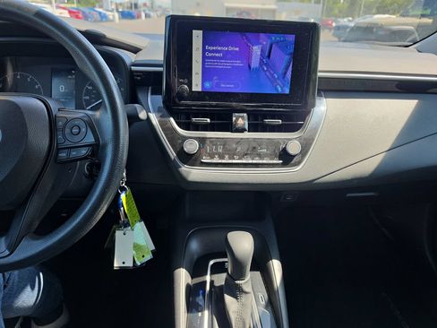 Used 2025 Toyota Corolla LE FWD image 12
