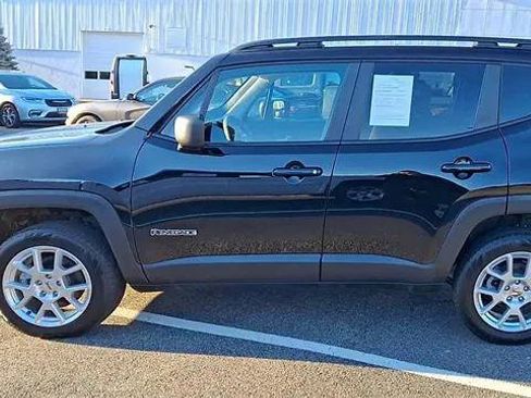 Certified 2023 Jeep Renegade Latitude w/ Sun/Sound Group image 5