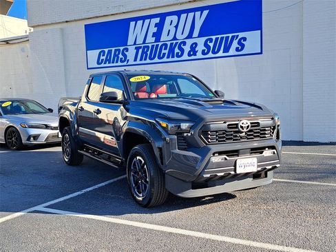 Used 2024 Toyota Tacoma TRD Sport image 1