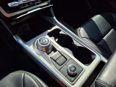 Used 2023 Ford Explorer XLT w/ Equipment Group 202A image 18