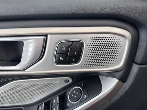 Used 2023 Ford Explorer Limited w/ Limited Technology Package image 24