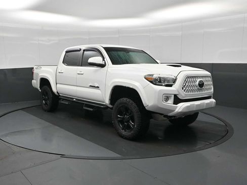 Used 2019 Toyota Tacoma TRD Sport image 1