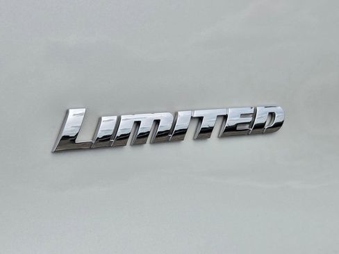 Used 2022 Toyota 4Runner Limited AWD/4WD image 8