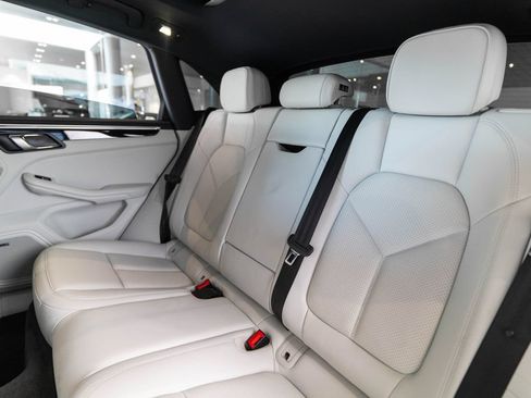 Certified 2023 Porsche Macan S AWD/4WD image 35