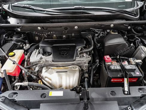 Used 2018 Toyota RAV4 LE w/ Carpet Mat Package FWD image 27