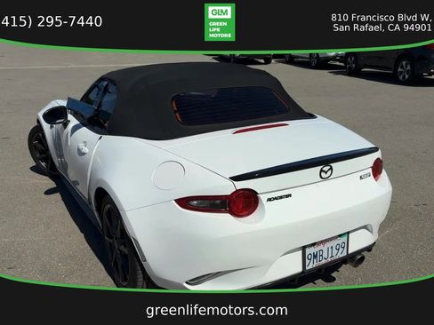 Used 2017 MAZDA MX-5 Miata Club RWD image 8