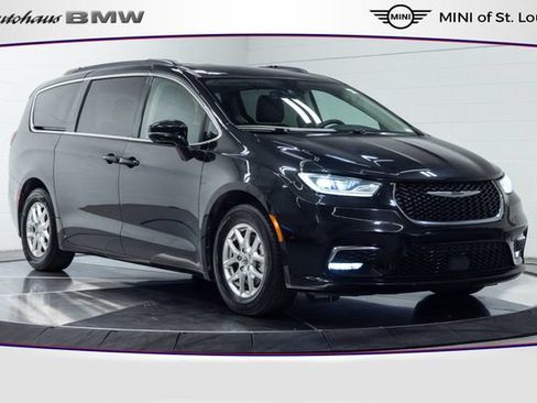 Used 2022 Chrysler Pacifica Touring-L FWD image 1