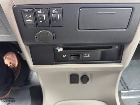 Used 2017 Toyota Sienna XLE Premium AWD/4WD image 24