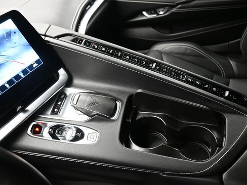 Used 2021 Chevrolet Corvette Stingray Preferred Cpe w/ Z51 Performance Package image 25