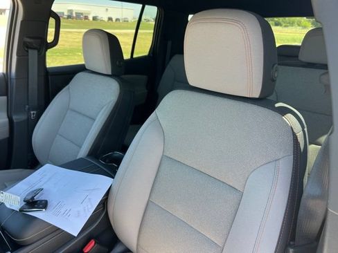 Used 2026 Chevrolet Traverse LT w/ Driver Confidence Package FWD image 9