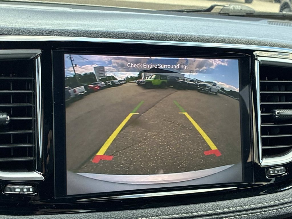 Used 2026 Chrysler Pacifica Limited FWD image 41