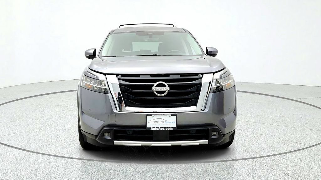 Used 2024 Nissan Pathfinder Platinum AWD/4WD image 2