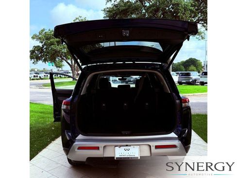 Used 2025 Nissan Pathfinder SL AWD/4WD image 28