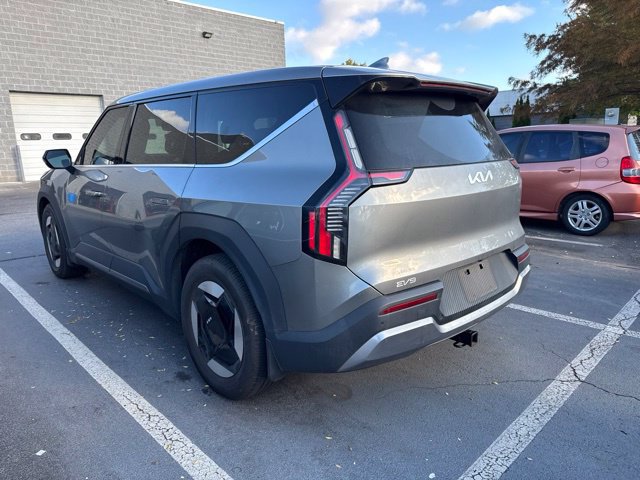 Certified 2024 Kia EV9 Light Long Range RWD image 2