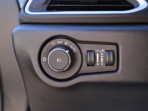 Used 2025 Chrysler Pacifica Select FWD image 42