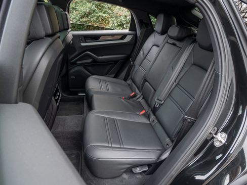 Used 2025 Porsche Cayenne E-Hybrid Coupe image 35