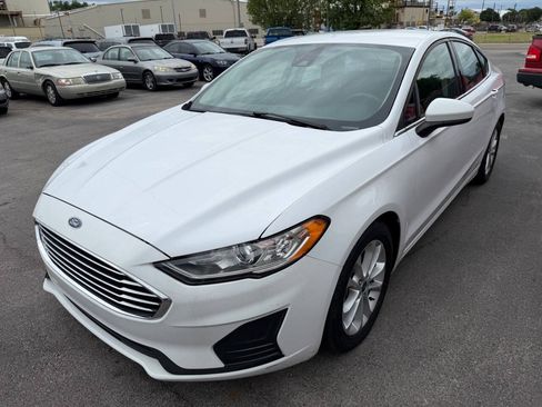 Used 2020 Ford Fusion SE FWD image 4