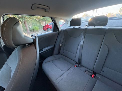 Used 2025 Kia K4 LXS image 38