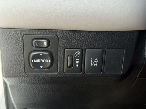 Used 2018 Toyota RAV4 XLE FWD image 22