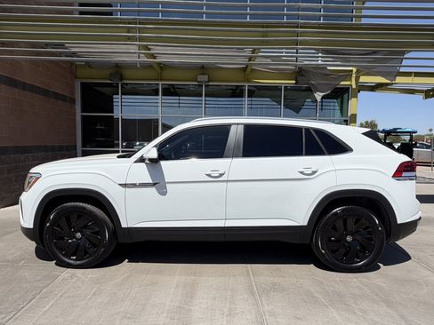 Used 2024 Volkswagen Atlas Cross Sport SE w/ Panoramic Sunroof Package AWD/4WD image 7