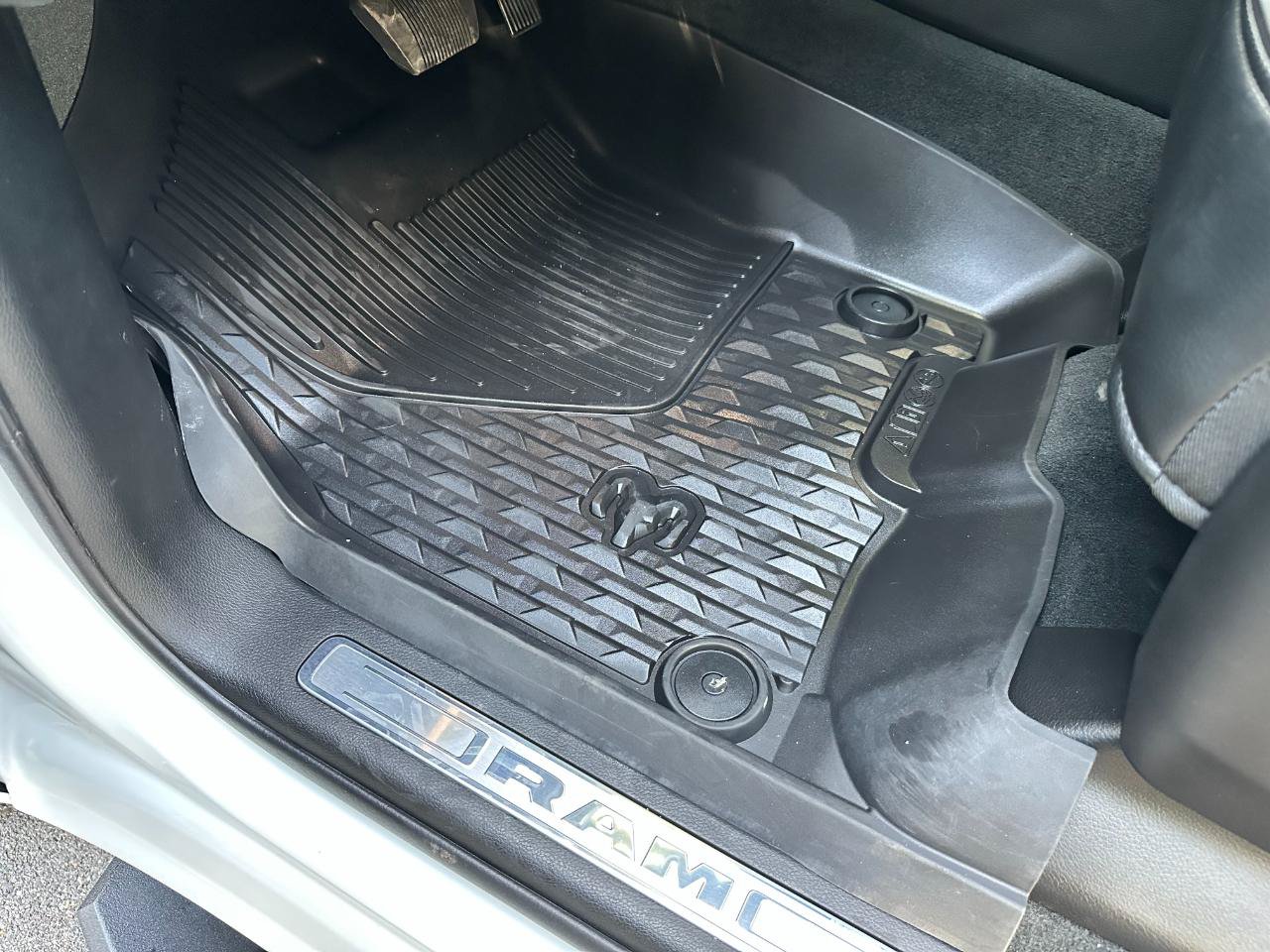 Used 2022 RAM 1500 Laramie w/ Sport Appearance Package AWD/4WD image 15