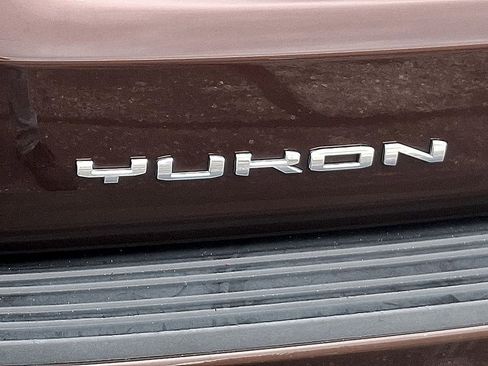 Used 2023 GMC Yukon SLT image 30
