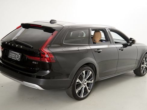 Certified 2025 Volvo V90 B6 Cross Country Ultra AWD/4WD image 9