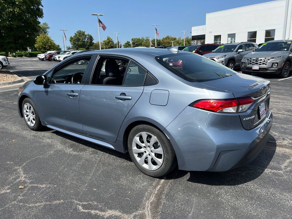 Used 2025 Toyota Corolla LE FWD image 10
