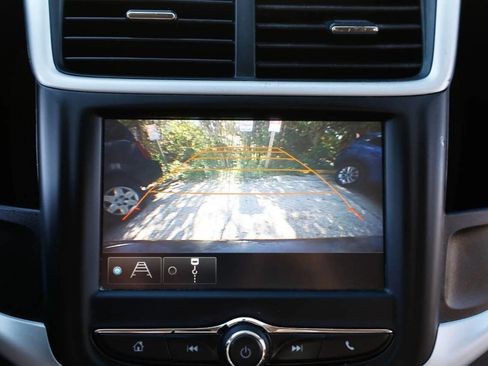 Used 2017 Chevrolet Sonic LT FWD image 29
