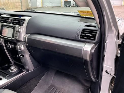 Used 2016 Toyota 4Runner SR5 Premium image 17