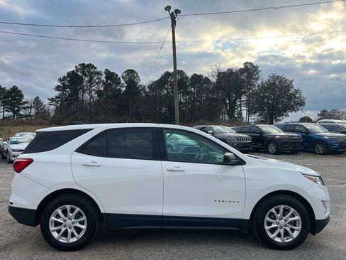 Used 2019 Chevrolet Equinox LS w/ LS Convenience Package image 6