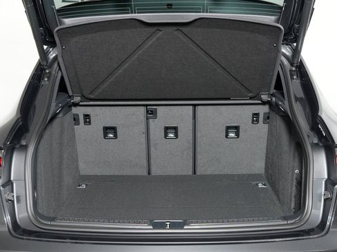 New 2026 Porsche Macan image 38