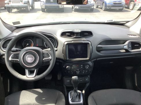 Used 2023 Jeep Renegade Latitude AWD/4WD image 10
