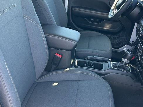 Used 2024 Jeep Wrangler Sahara image 21