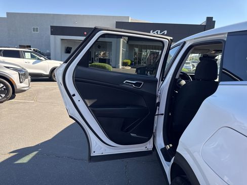 Used 2025 Kia Sportage LX image 18
