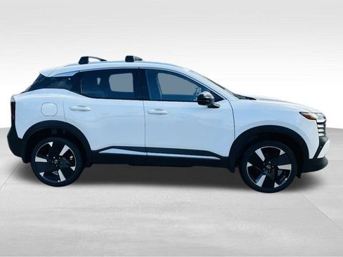 New 2026 Nissan Kicks SR FWD image 9