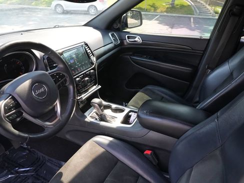 Used 2019 Jeep Grand Cherokee Altitude AWD/4WD image 9