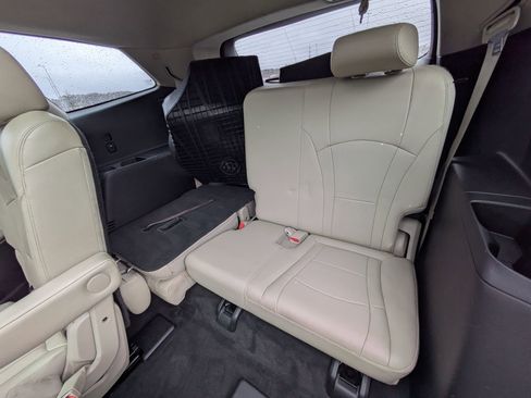 Used 2019 Buick Enclave Essence FWD image 27