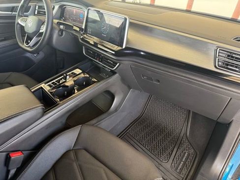 Used 2024 Volkswagen Atlas Cross Sport SE FWD image 12