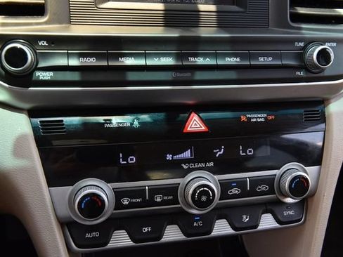 Used 2020 Hyundai Elantra SE FWD image 13