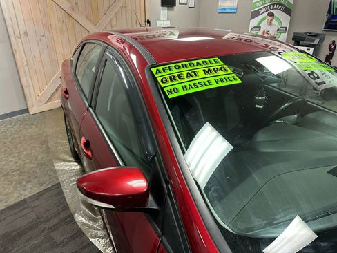 Used 2014 Ford Focus SE w/ SE Sport Package image 2